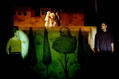Ács János: Egy kiállítás képei, 2004., A Szentendrei Teátrum és a Budapest Bábszínház koprodukciója, Fotó: Dévényi Veronika (2004). Forrás: Szentendrei Teátrum