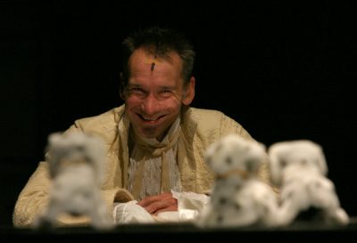 Alföldi Róbert: Tartuffe, 2006., A Nemzeti Színház és a Szentendrei Teátrum koprodukciója, Fotó: Dévényi Veronika (2006). Forrás: Szentendrei Teátrum